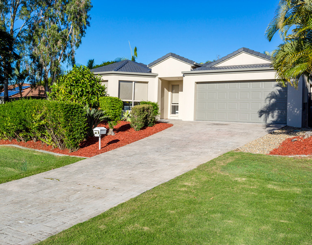 8 Chelmsford Place, Parkwood QLD 4214