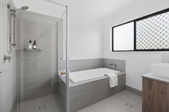 3 bedrooms Townhouse in 8/142 The heights Blvd PIMPAMA QLD, 4209