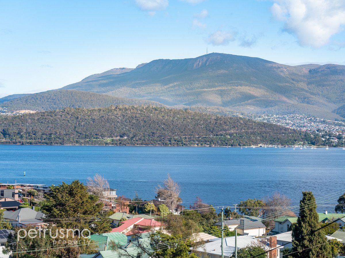 8 Rianna Road, Lindisfarne TAS 7015, Image 2