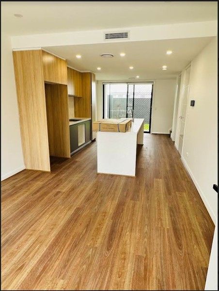 3 bedrooms Townhouse in 10 Taggerty Glade MARSDEN PARK NSW, 2765