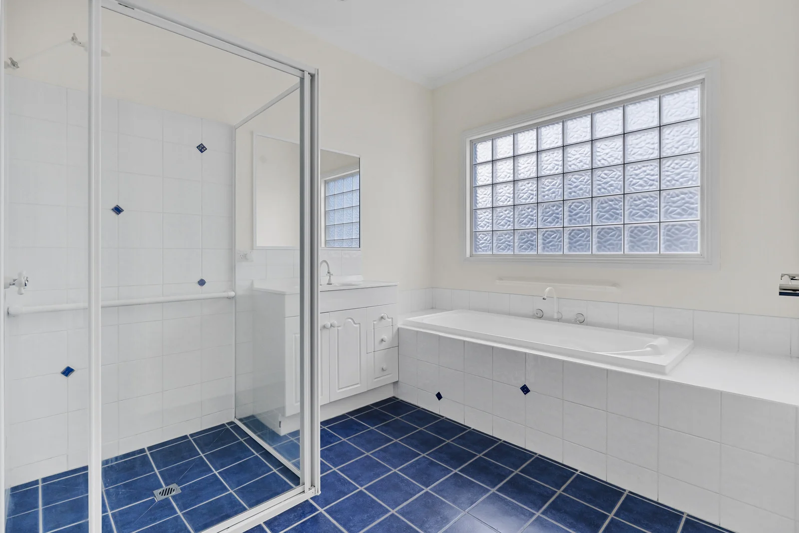 Additional image 11 of 3/190 Roslyn Avenue, Blackmans Bay TAS 7052