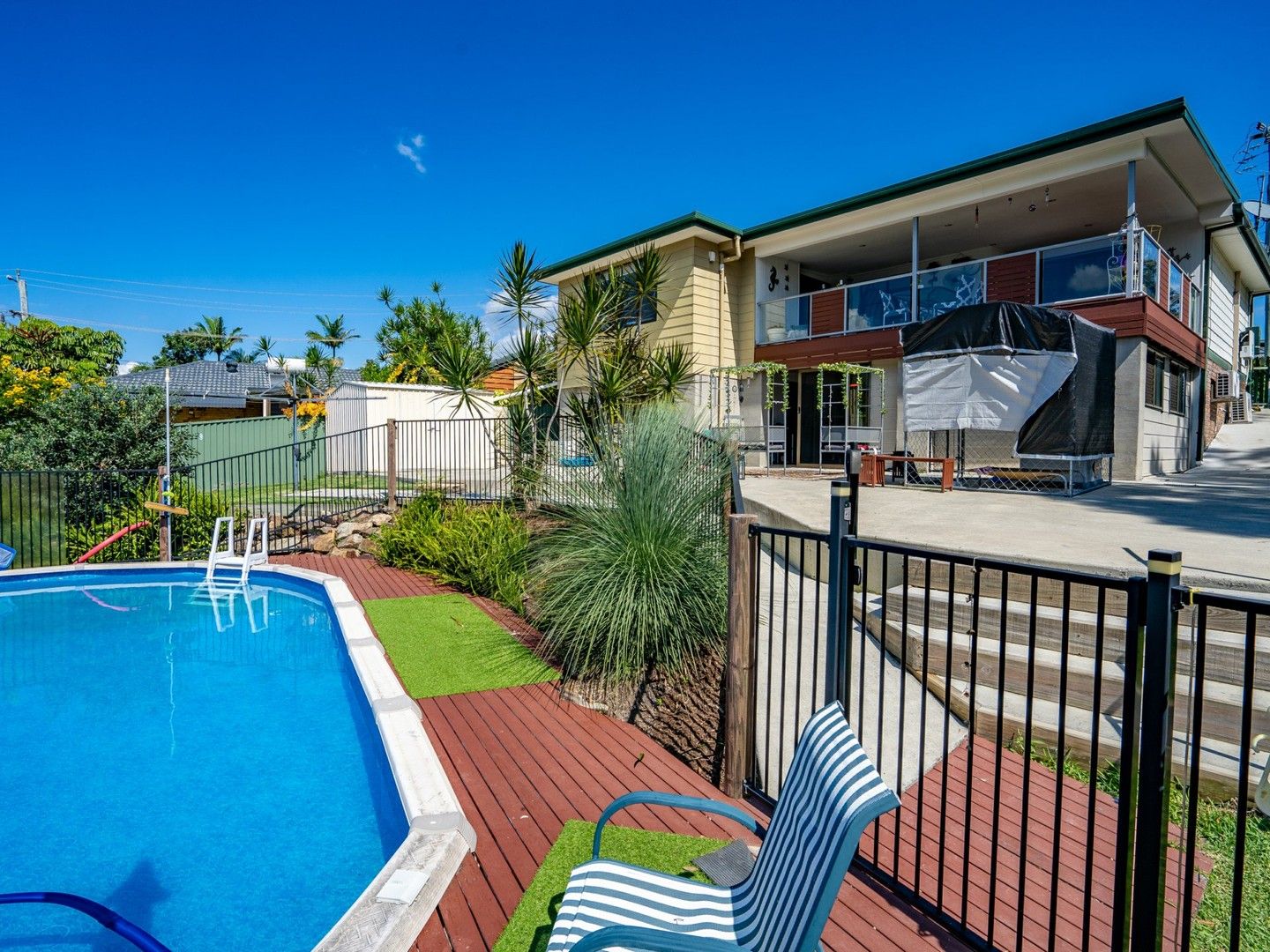 6 bedrooms House in 36 Rainbow Drive MUDGEERABA QLD, 4213