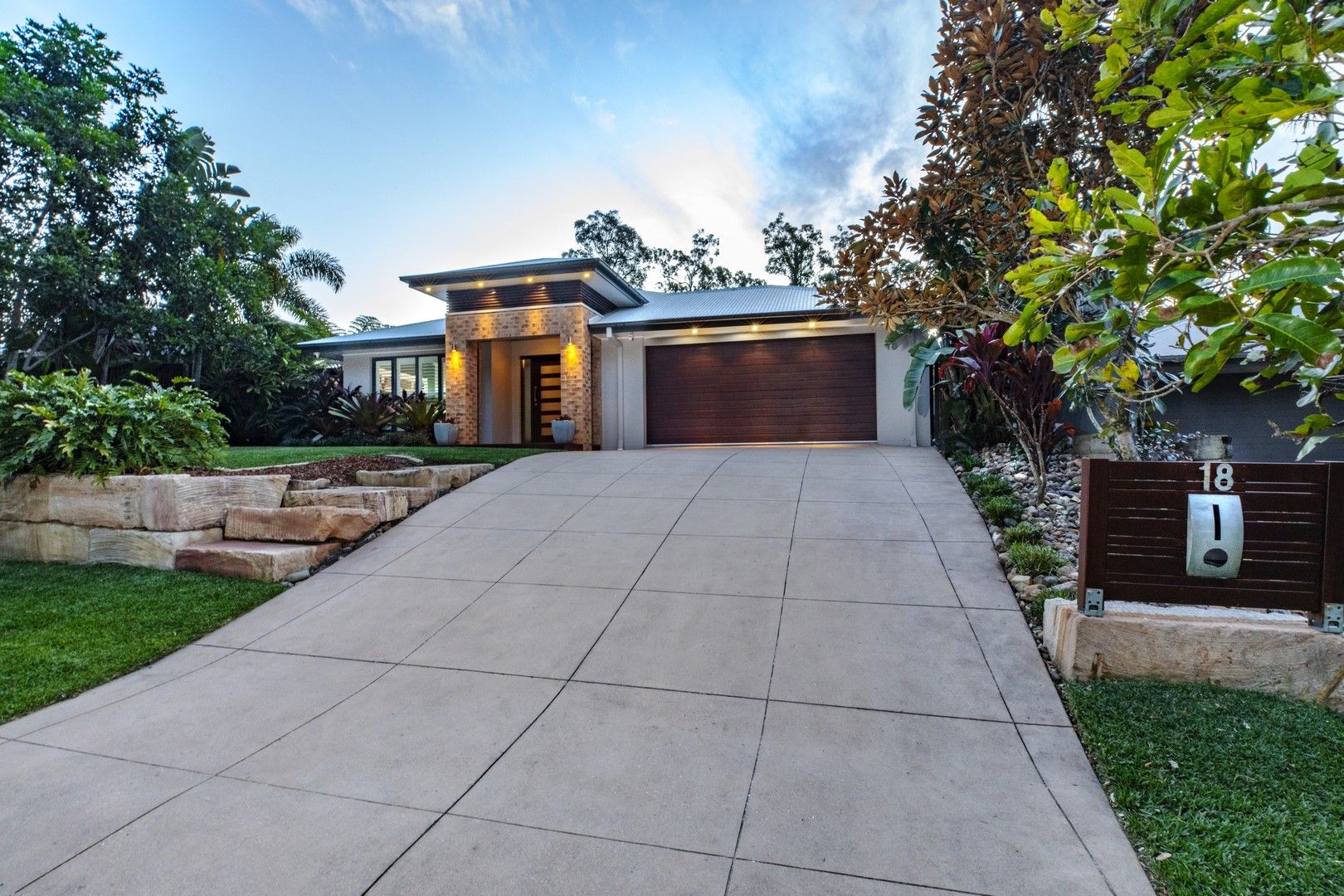 5 bedrooms House in 18 Murphys Lane OXENFORD QLD, 4210