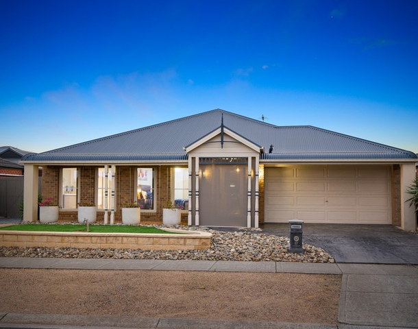 27 Clarence Street, Manor Lakes VIC 3024