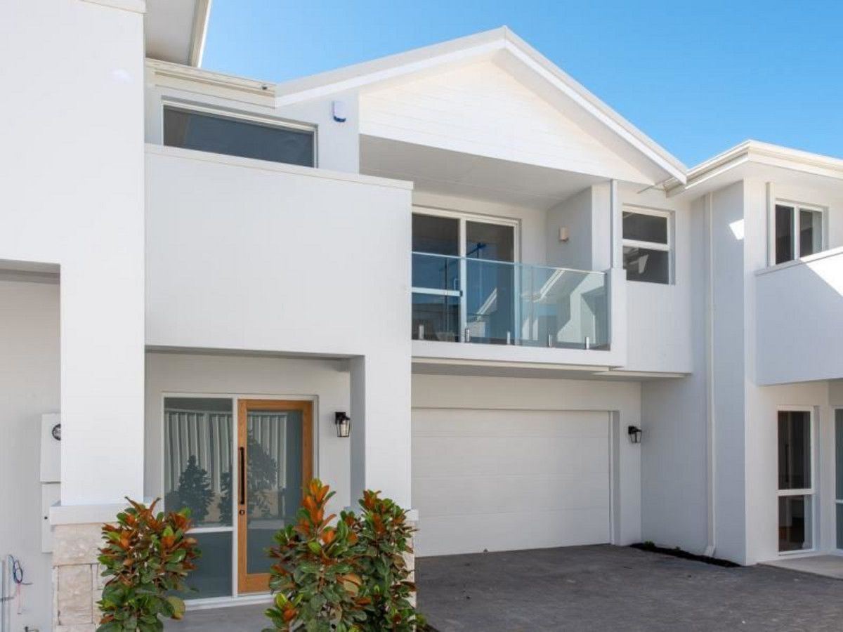 3 bedrooms Townhouse in C/28 Sporing Way HILLARYS WA, 6025