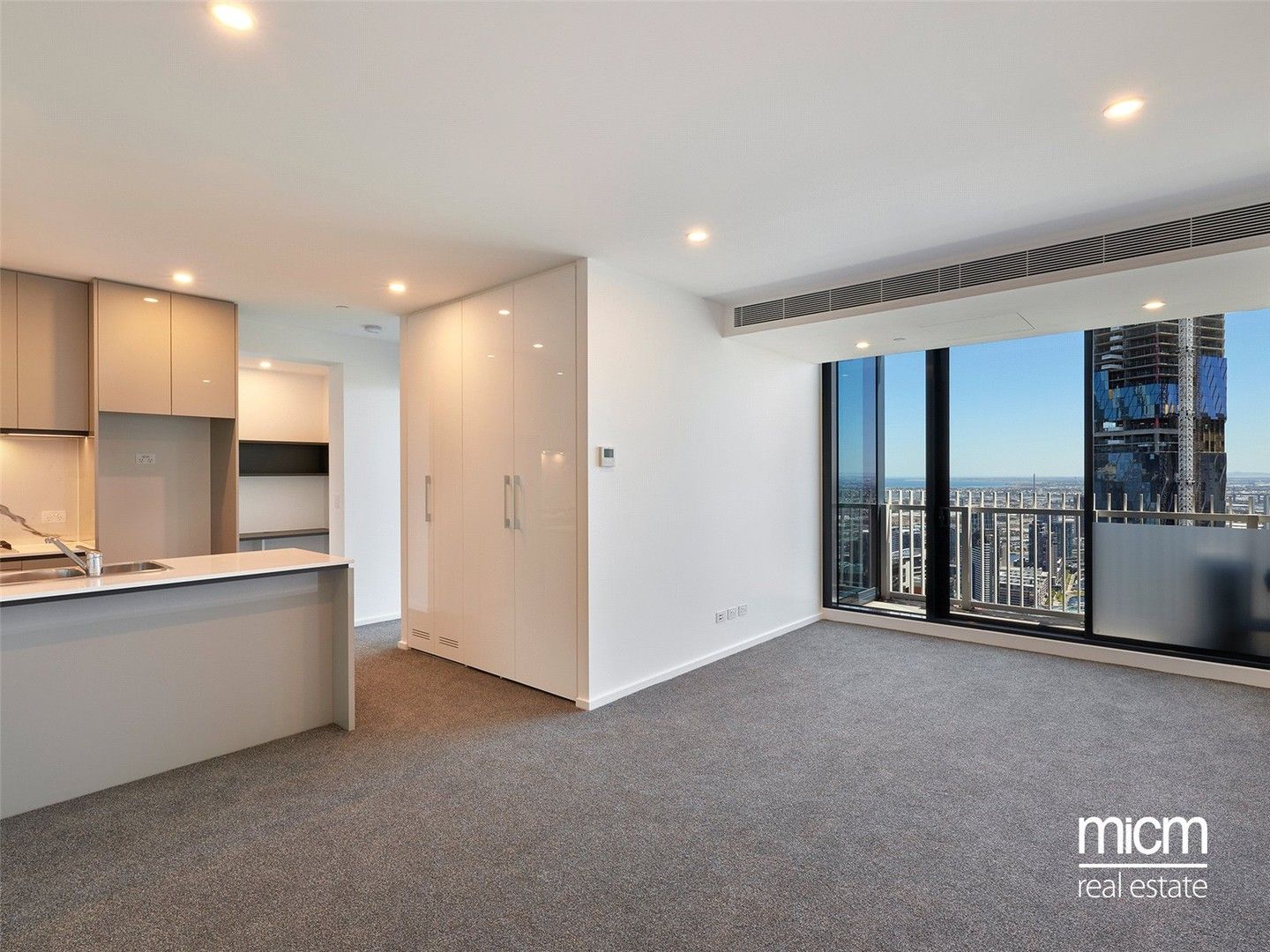 2 bedrooms Apartment / Unit / Flat in 1712/560 Lonsdale Street MELBOURNE VIC, 3000
