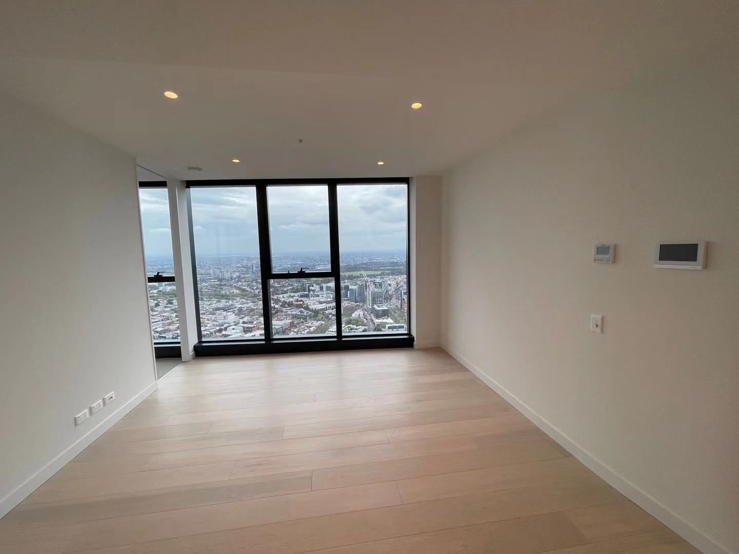 2 bedrooms Apartment / Unit / Flat in 6201/350 QUEEN STREET MELBOURNE VIC, 3000