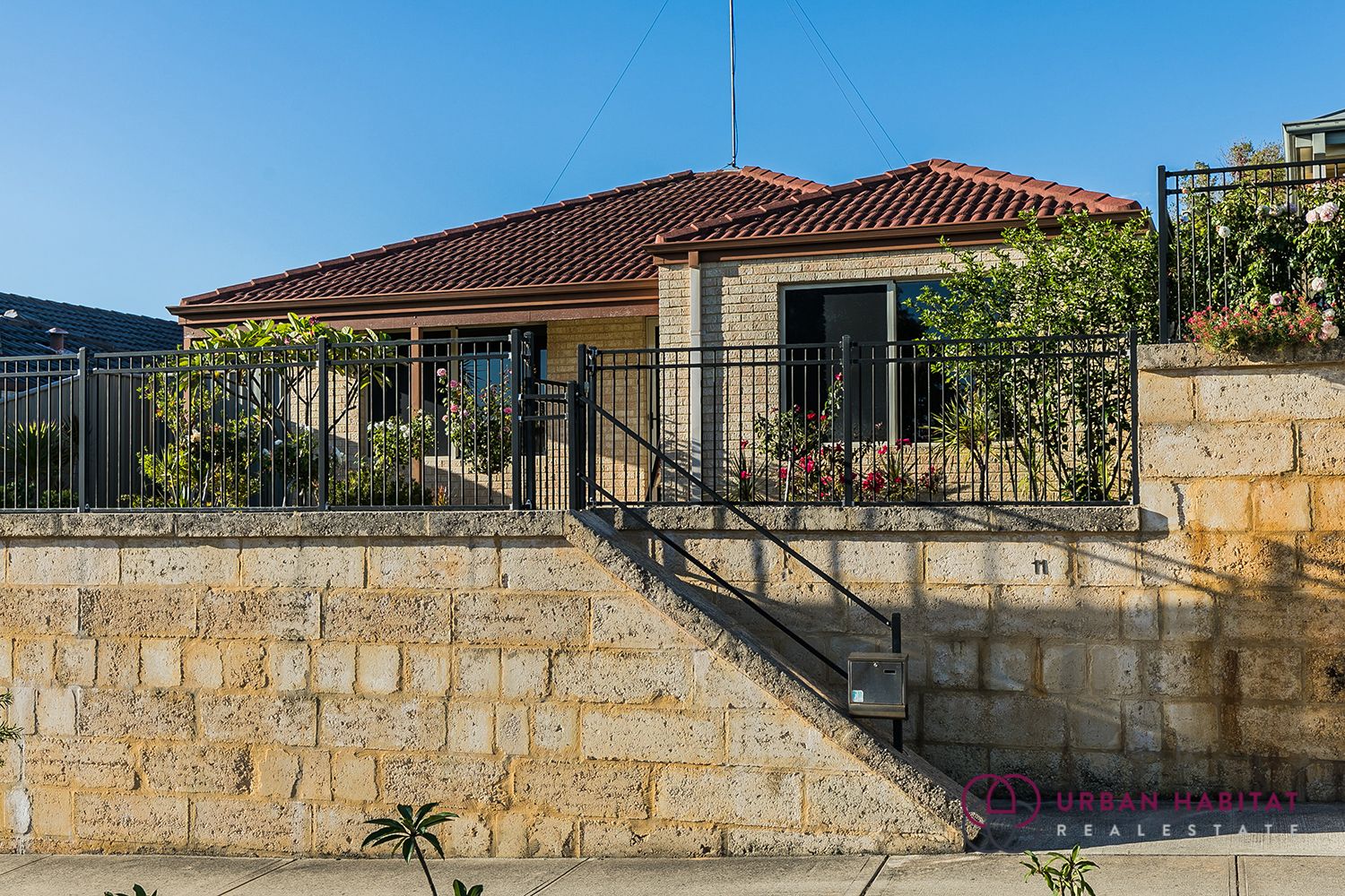 3 bedrooms House in 11 Wallingford Crescent WELLARD WA, 6170