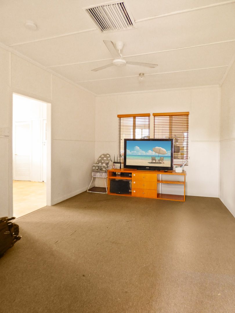 10 McEwan Street, Roma QLD 4455, Image 2