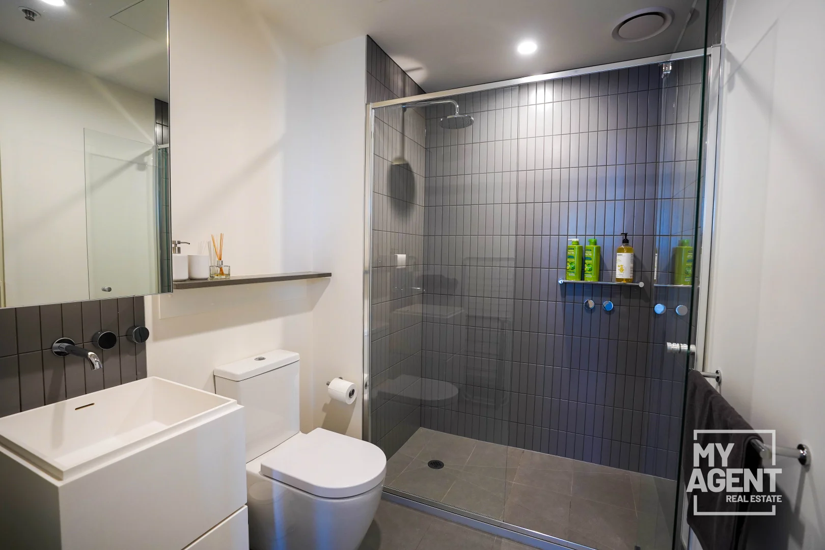 Additional image 3 of 1402/105 Clarendon St, Southbank VIC 3006