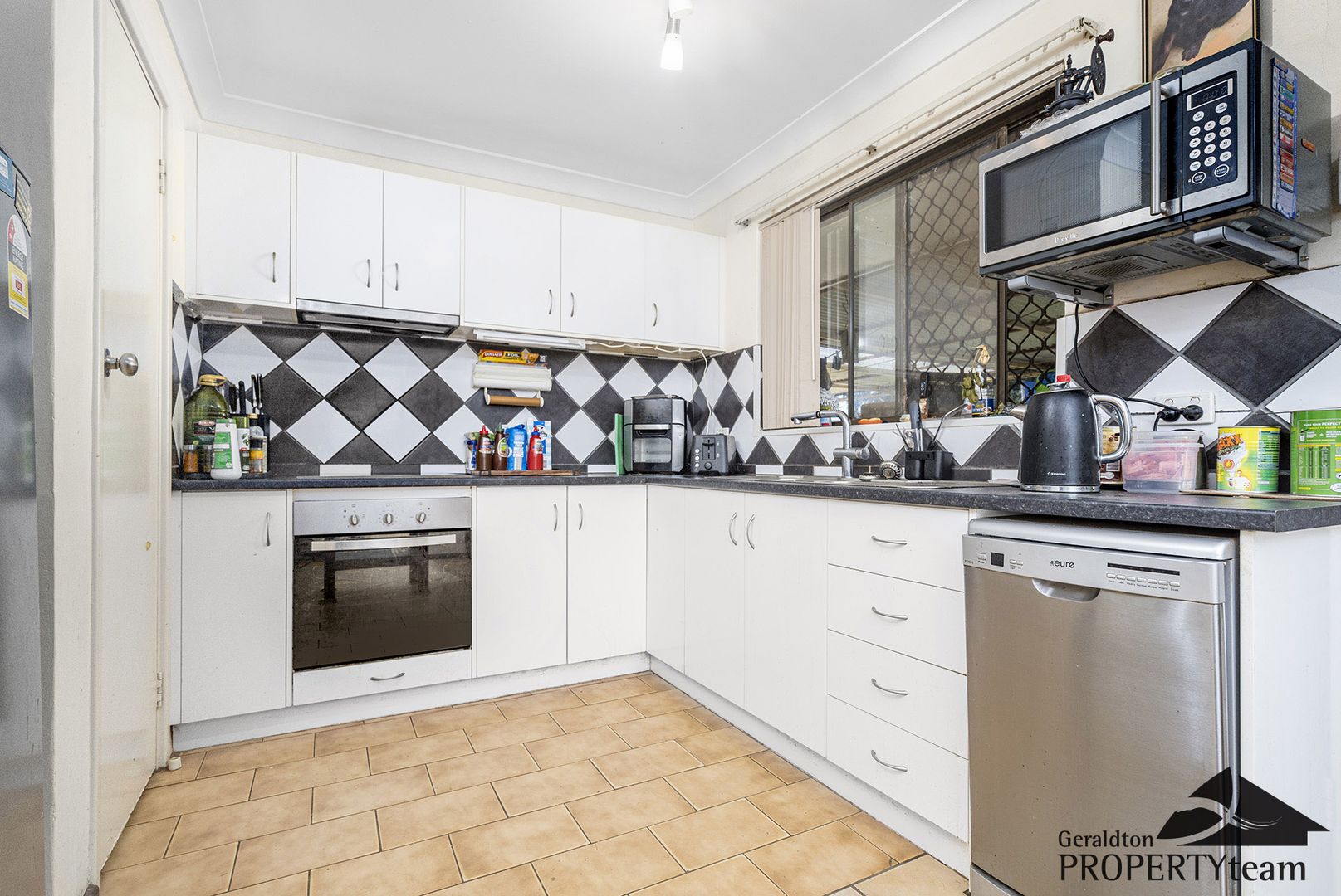 15 Clematis Crescent, Utakarra WA 6530, Image 2