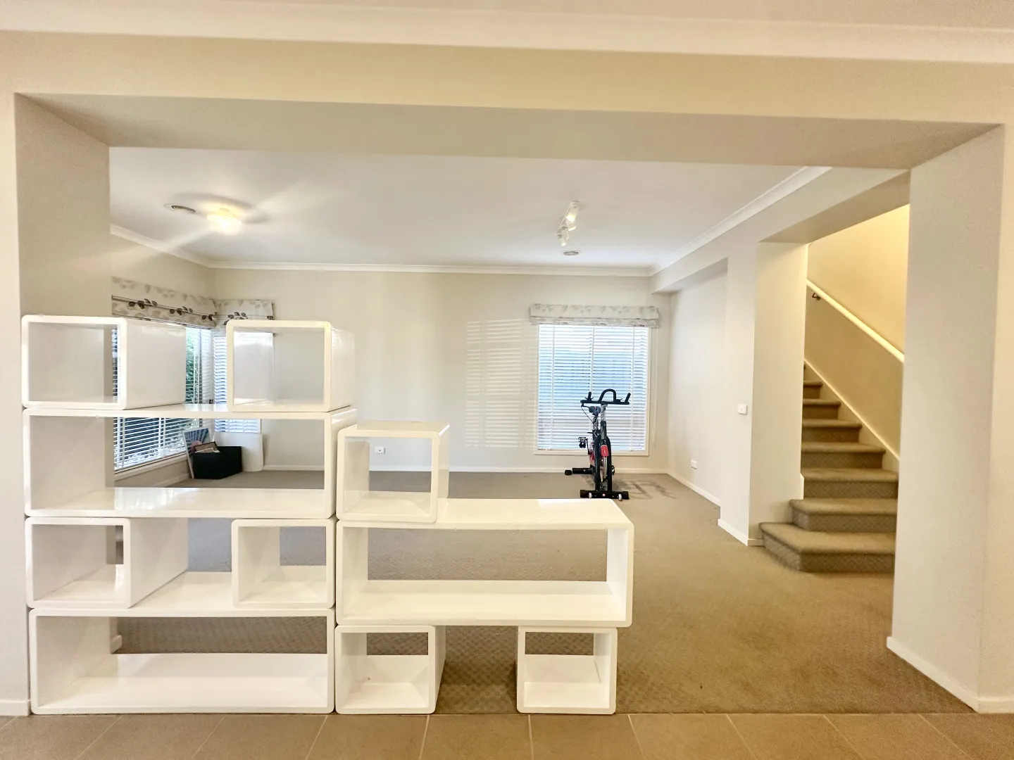 Modern spacious 4-beds Living in Kingsford Estate Point Cook - Widok 4