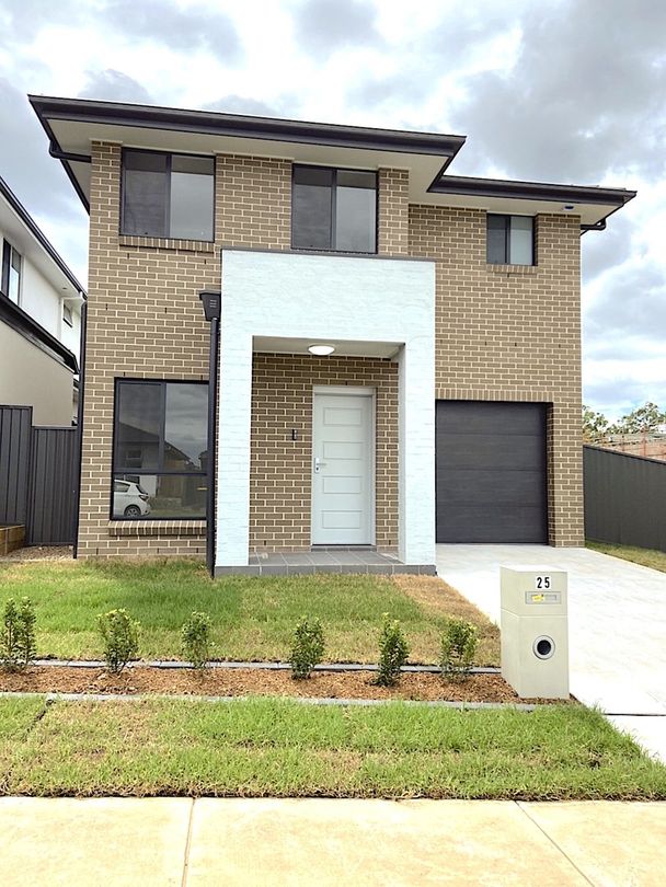 4 bedrooms House in 25 Pegasus Street BOX HILL NSW, 2765