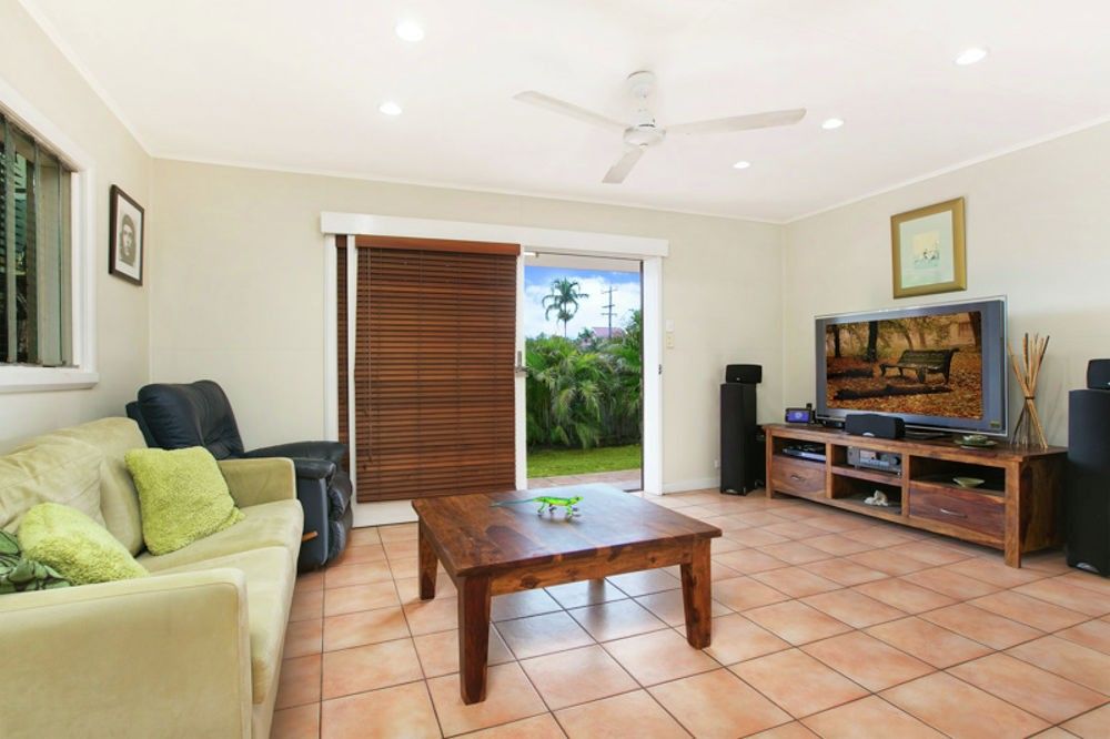 4 bedrooms House in 261 Aumuller Street WESTCOURT QLD, 4870