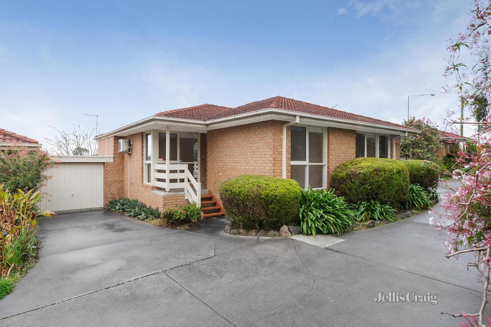 2 bedrooms Apartment / Unit / Flat in 2/120 High Street DONCASTER VIC, 3108