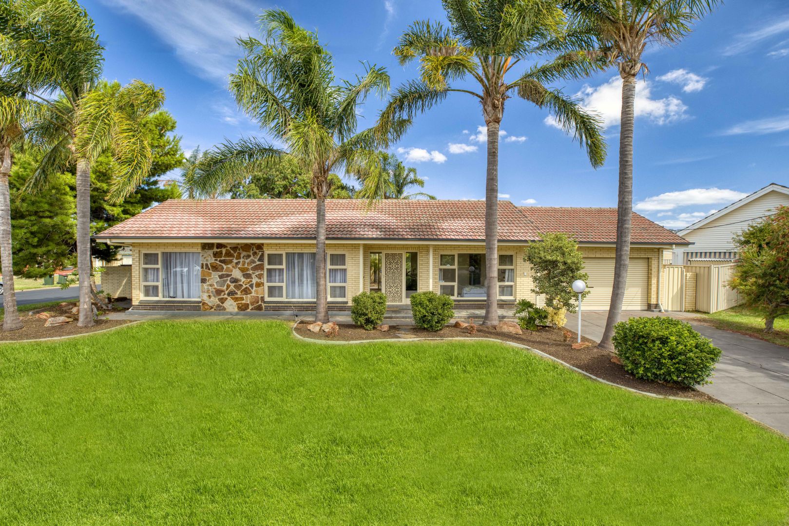 1 Montana Drive, Novar Garden Property History & Address Research