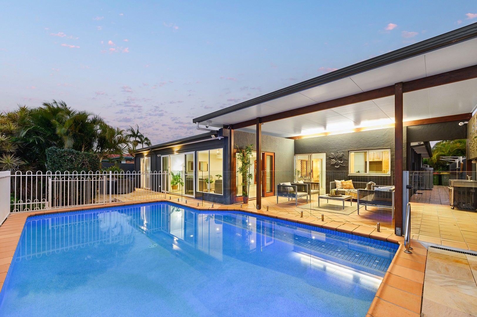 8 Ensenada Court, Broadbeach Waters QLD 4218, Image 0