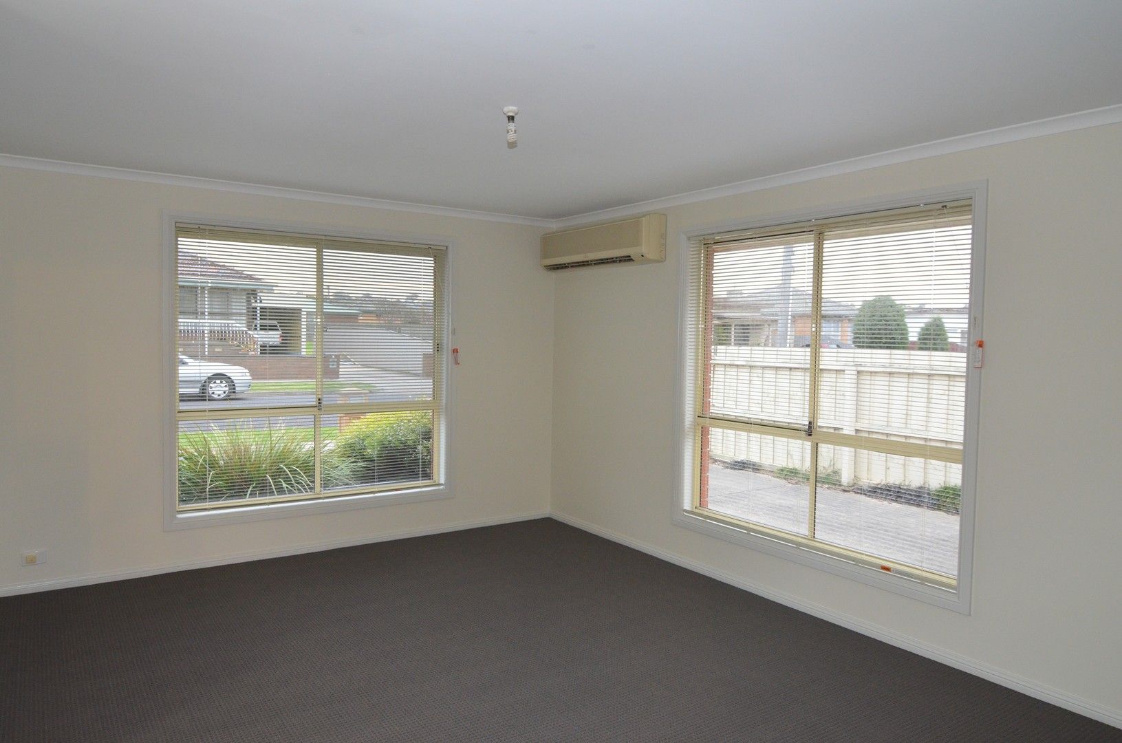 2 bedrooms Townhouse in 1/4 Tallinn Street BELL PARK VIC, 3215