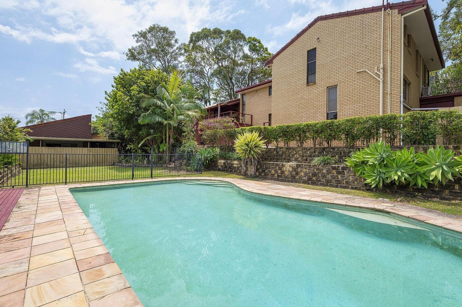 4 bedrooms House in 8 HILLCREST AVENUE TUGUN QLD, 4224