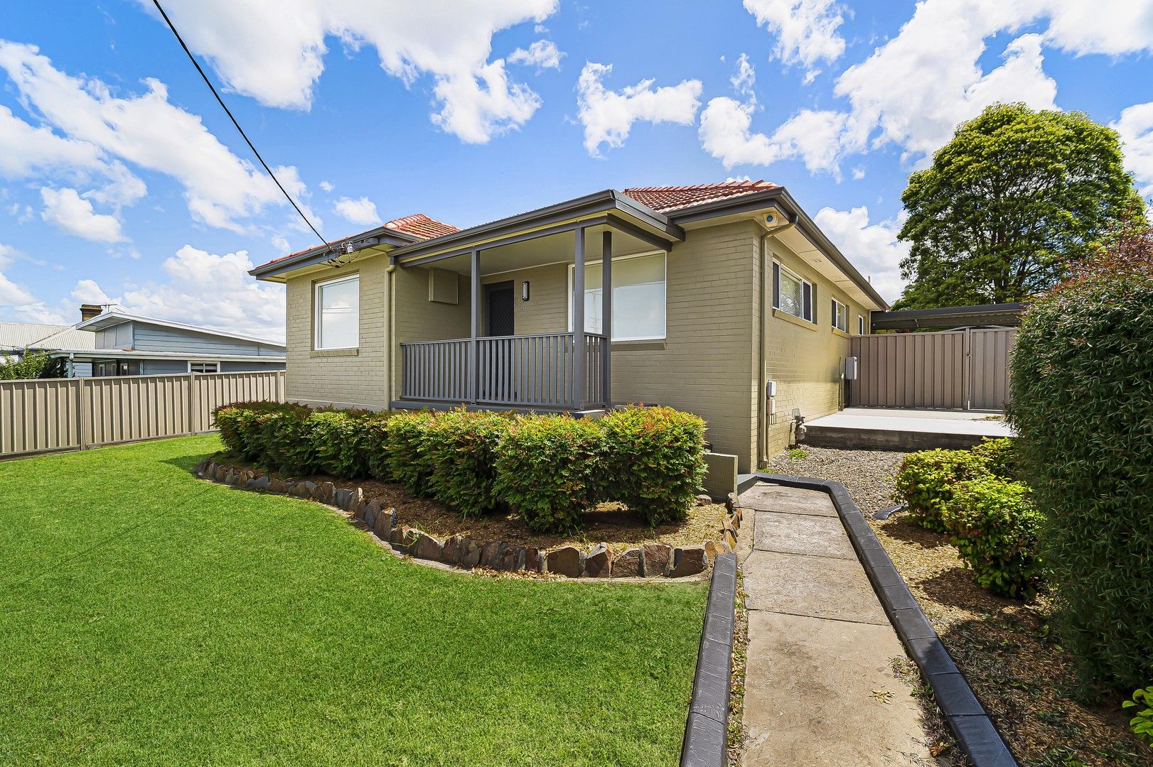 3 bedrooms House in 27 Cessnock Road GILLIESTON HEIGHTS NSW, 2321