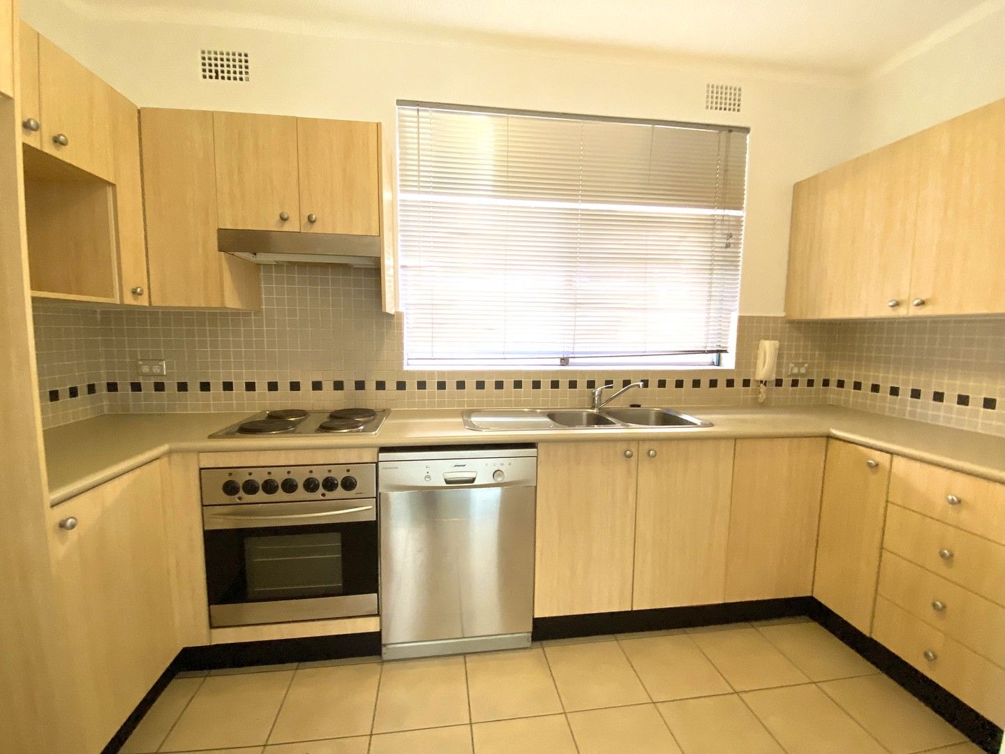2 bedrooms Apartment / Unit / Flat in 1/81 Anzac Avenue WEST RYDE NSW, 2114