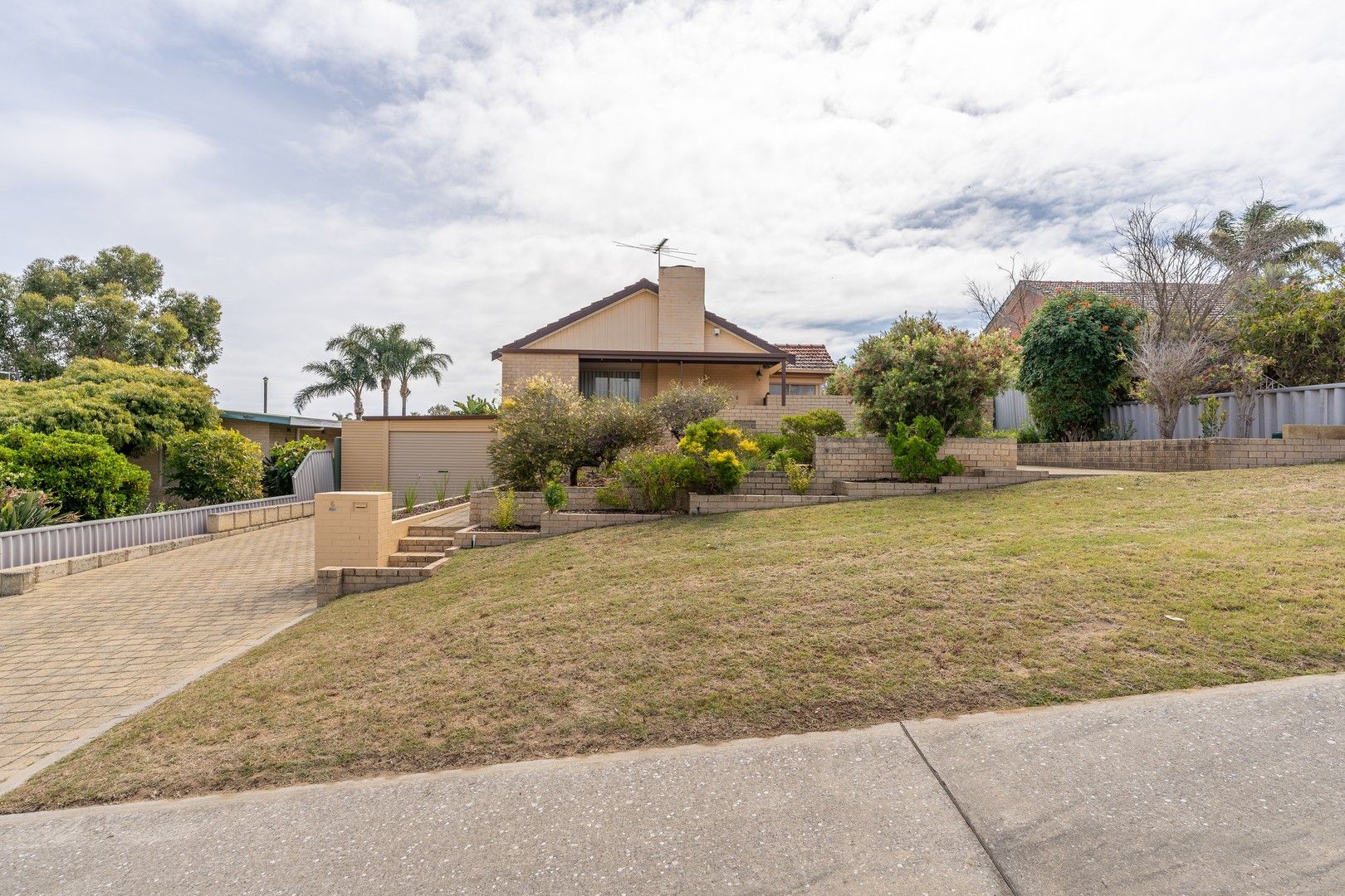 3 bedrooms House in 6 Mopsa Way COOLBELLUP WA, 6163