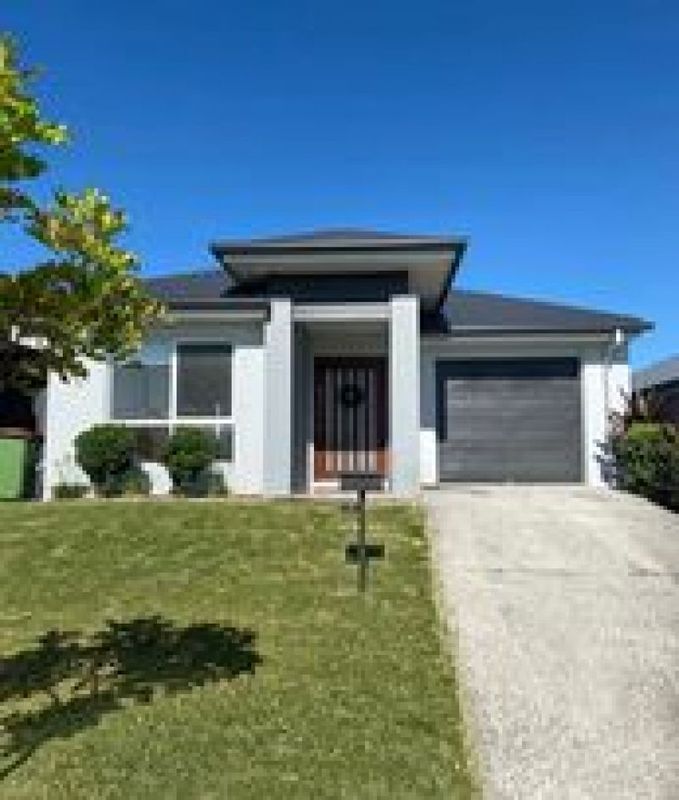 3 bedrooms House in 17 Rosella Way DEEBING HEIGHTS QLD, 4306