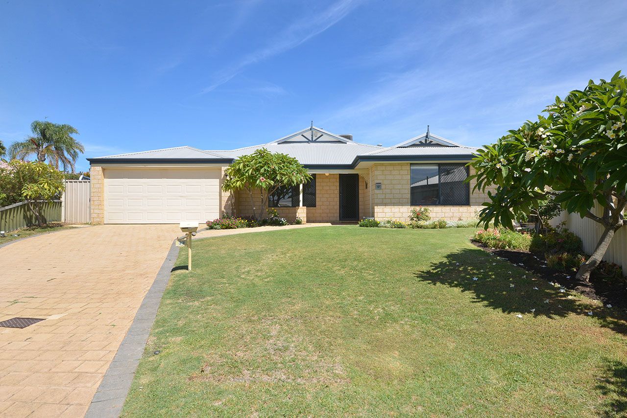 4 bedrooms House in 33 Allum Green MERRIWA WA, 6030