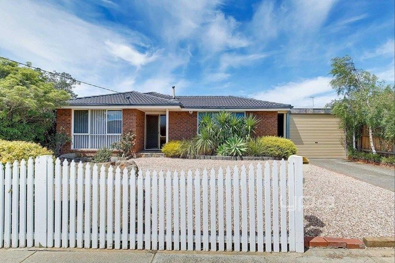 3 bedrooms House in 48 Bainbridge  Close CRAIGIEBURN VIC, 3064