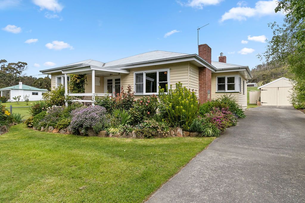 987 Woodbridge Hill Road, Gardners Bay Property History & Address