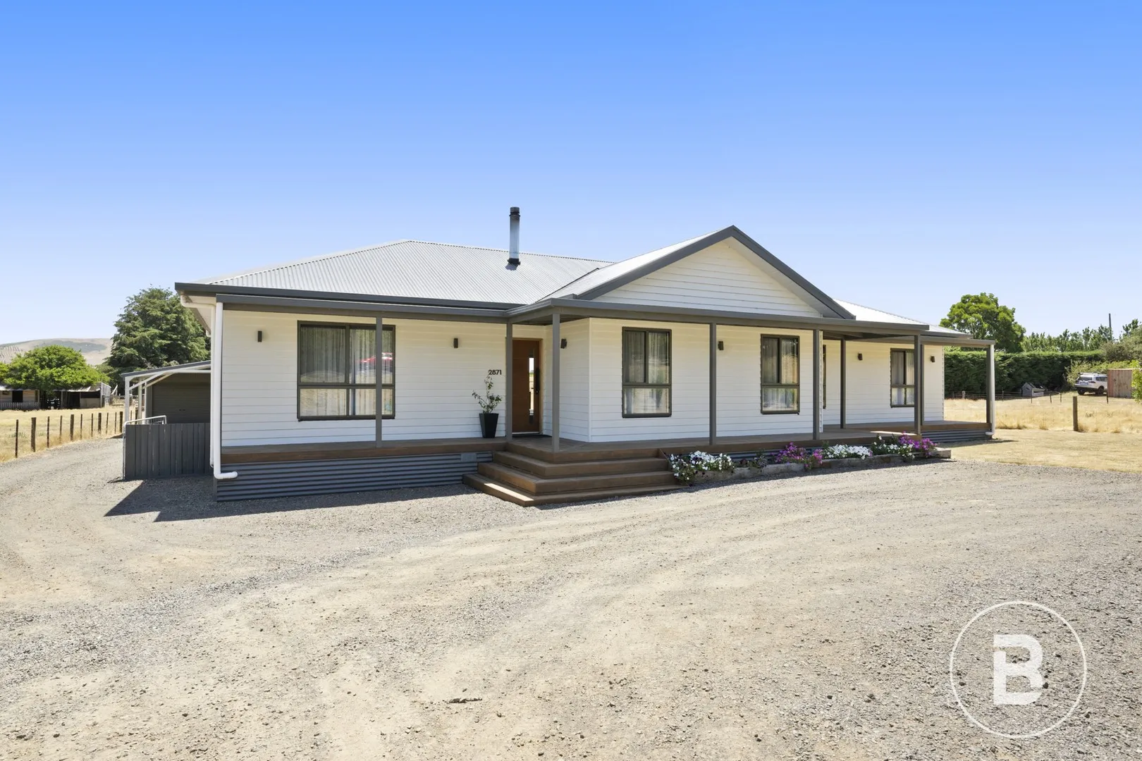 A PREMIUM COUNTRY HOME IN A TIGHTLY HELD LOCALE