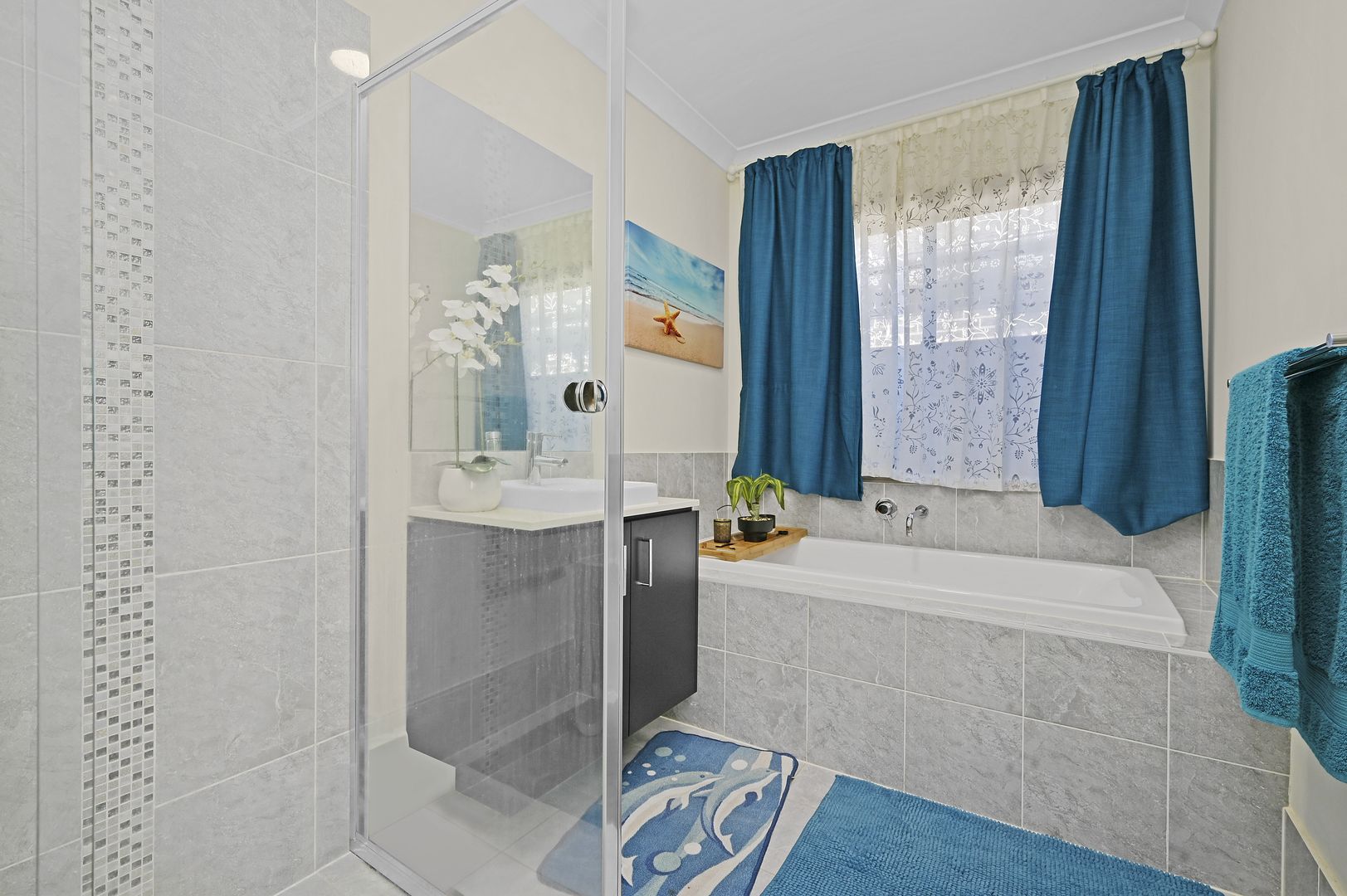 4 bedrooms House in 4 Bethany Circuit JORDAN SPRINGS NSW, 2747