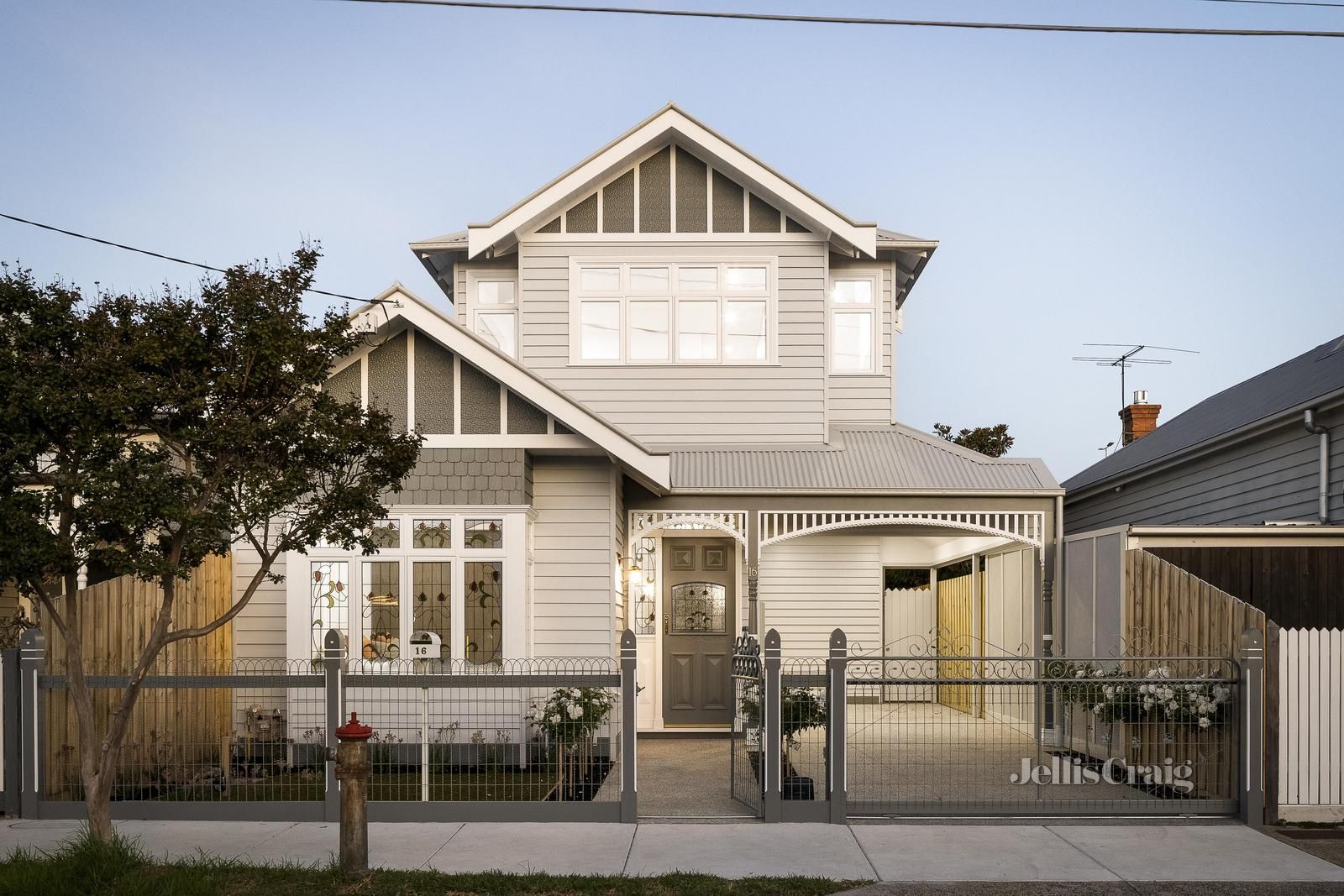 4 bedrooms House in 16 Hunter Street NORTHCOTE VIC, 3070