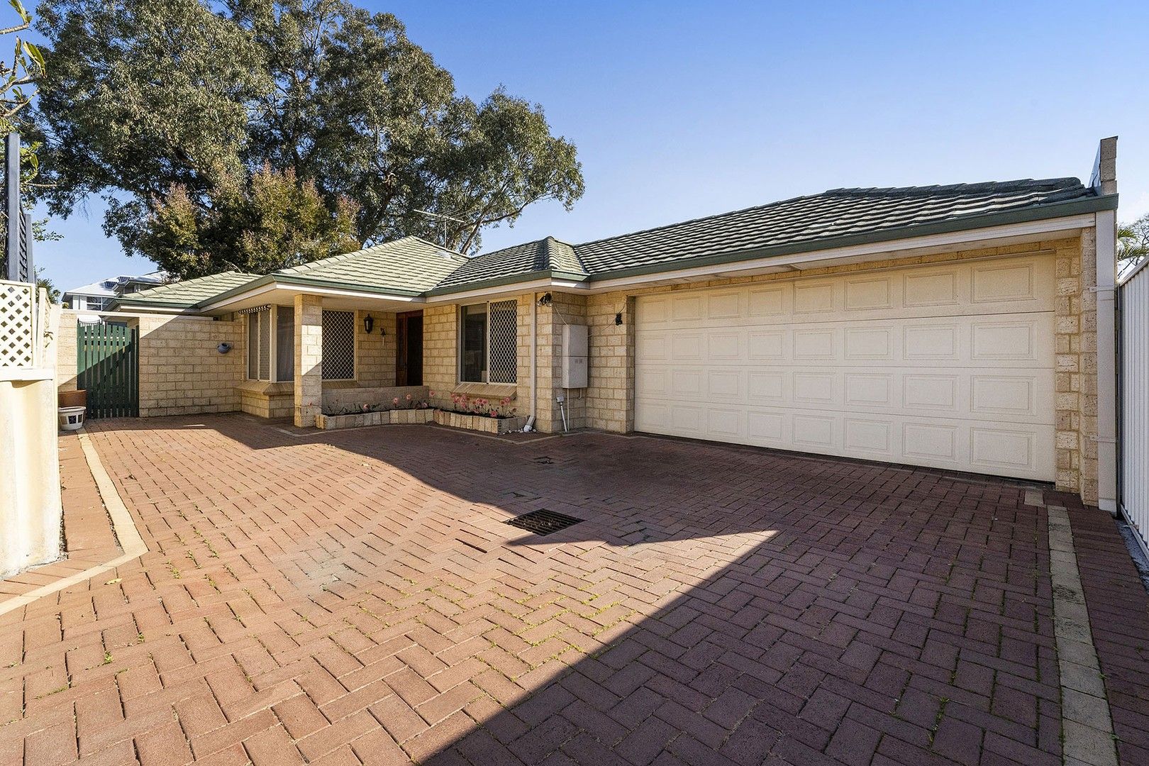4 bedrooms House in 51a Rome Road MELVILLE WA, 6156