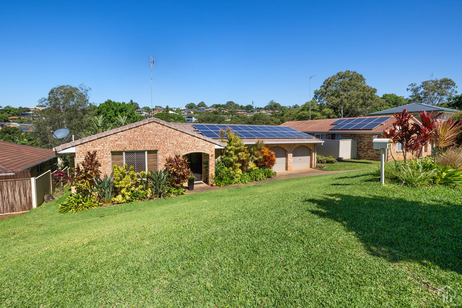 49 Glen Ayr Drive, Banora Point NSW 2486 Domain