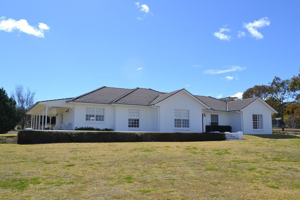 100 Runnymede Drive, Inverell NSW 2360