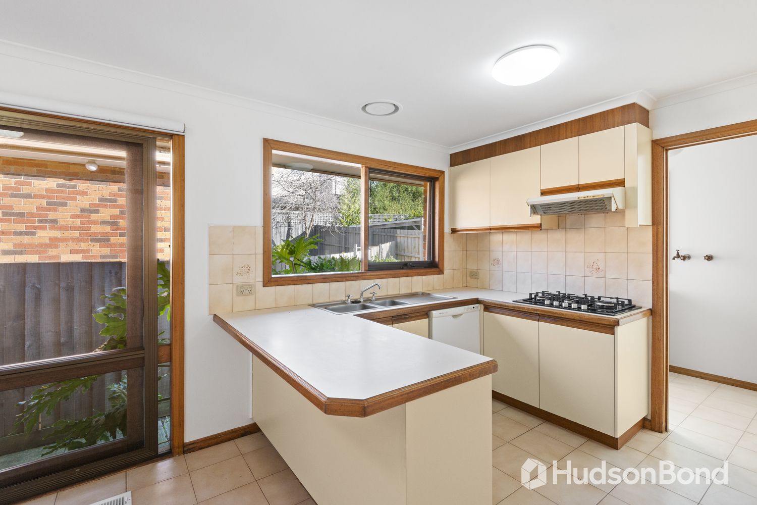 2 bedrooms Apartment / Unit / Flat in 10/224 Williamsons Road DONCASTER VIC, 3108