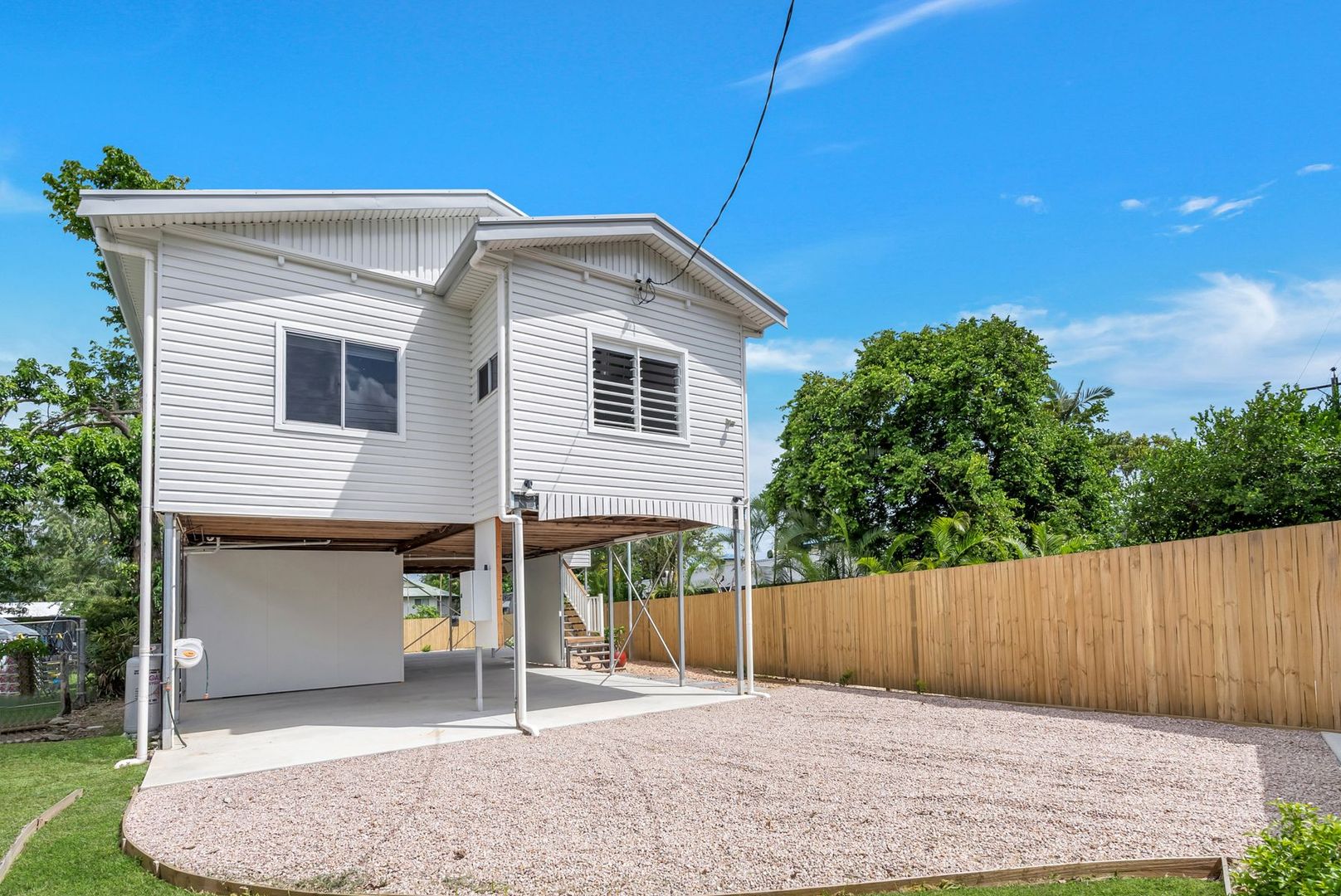 32 Old Smithfield Road, Freshwater Property History & Address