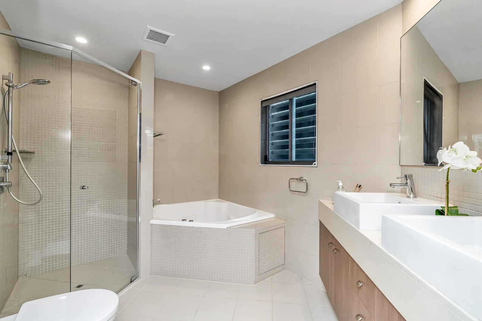 Additional image 12 of Coolangatta QLD 4225