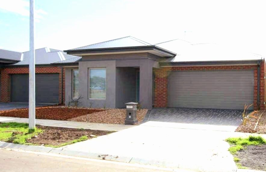 4 bedrooms House in 14 Arabella Circuit POINT COOK VIC, 3030