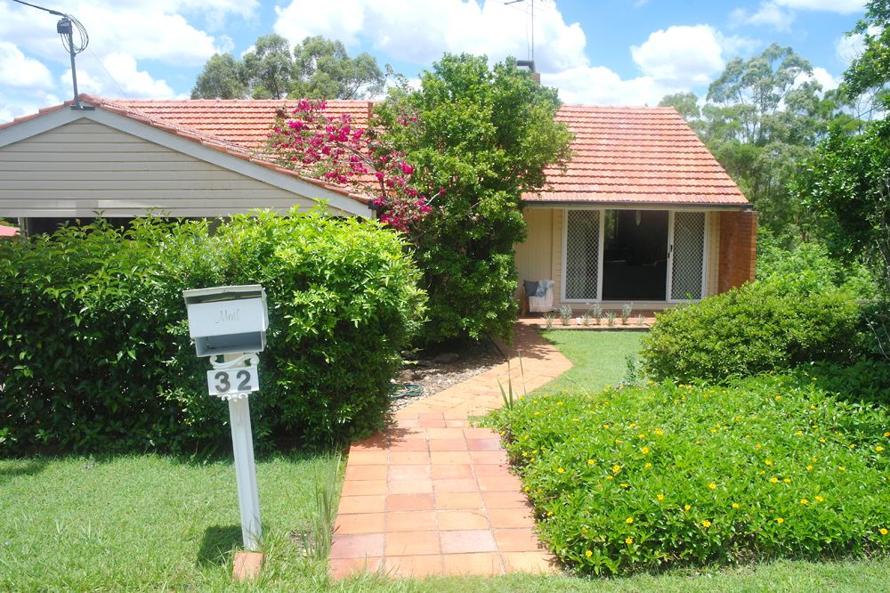 5 bedrooms House in 32 Lohe St INDOOROOPILLY QLD, 4068