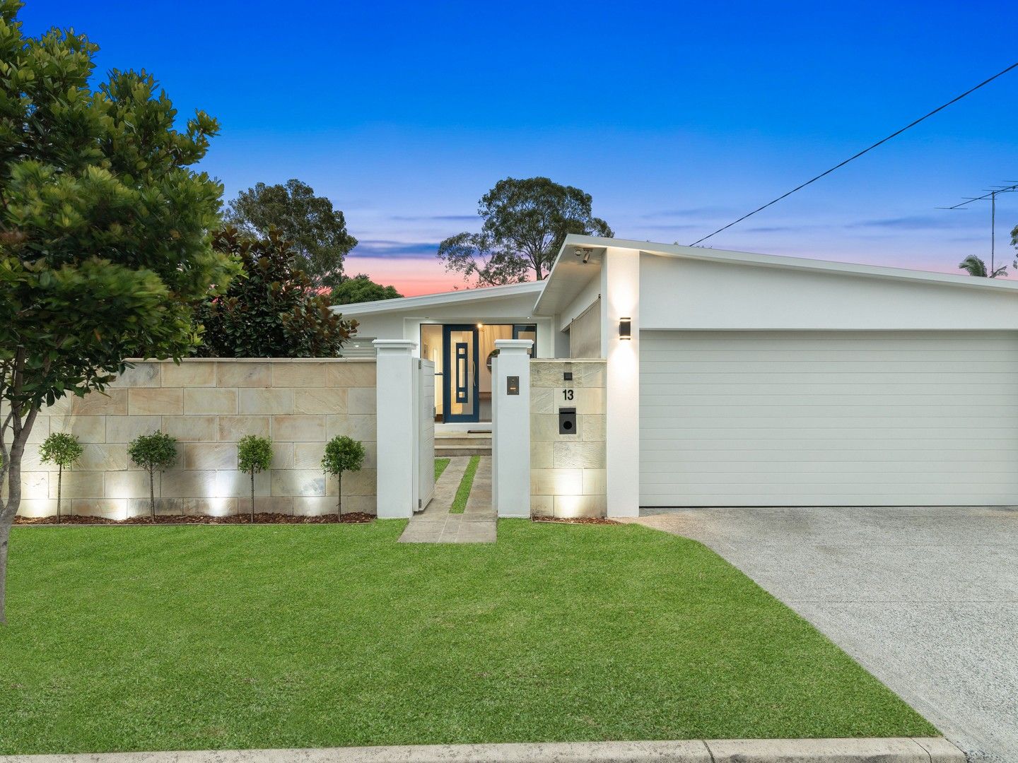 4 bedrooms House in 13 Timor Avenue PALM BEACH QLD, 4221