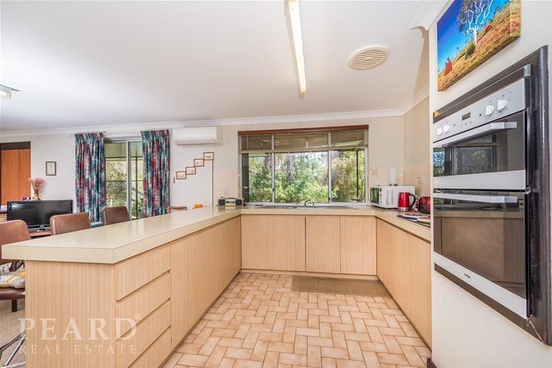 18 Bushland Close, Woodridge WA 6041, Image 2