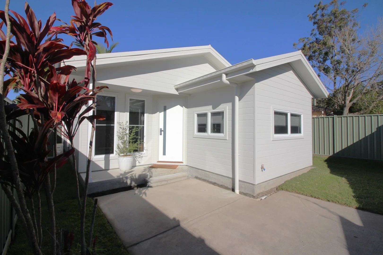 1 Byarong Avenue, Point Clare NSW 2250