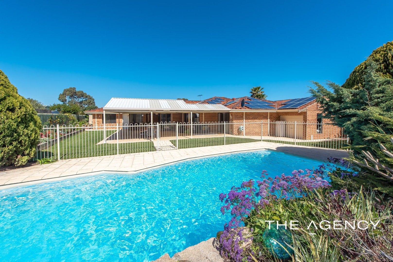 6 bedrooms House in 21 Ripley Way DUNCRAIG WA, 6023