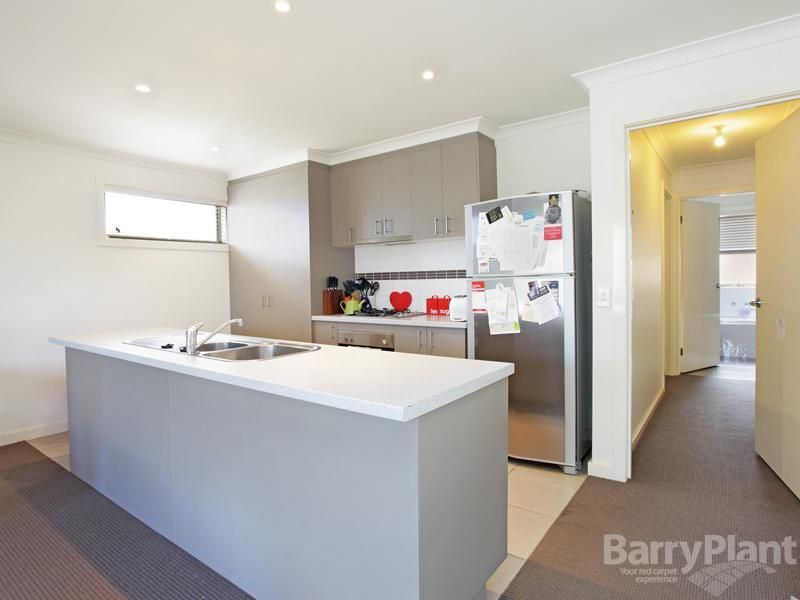 1/1 Warren Court, EAST GEELONG VIC 3219, Image 2