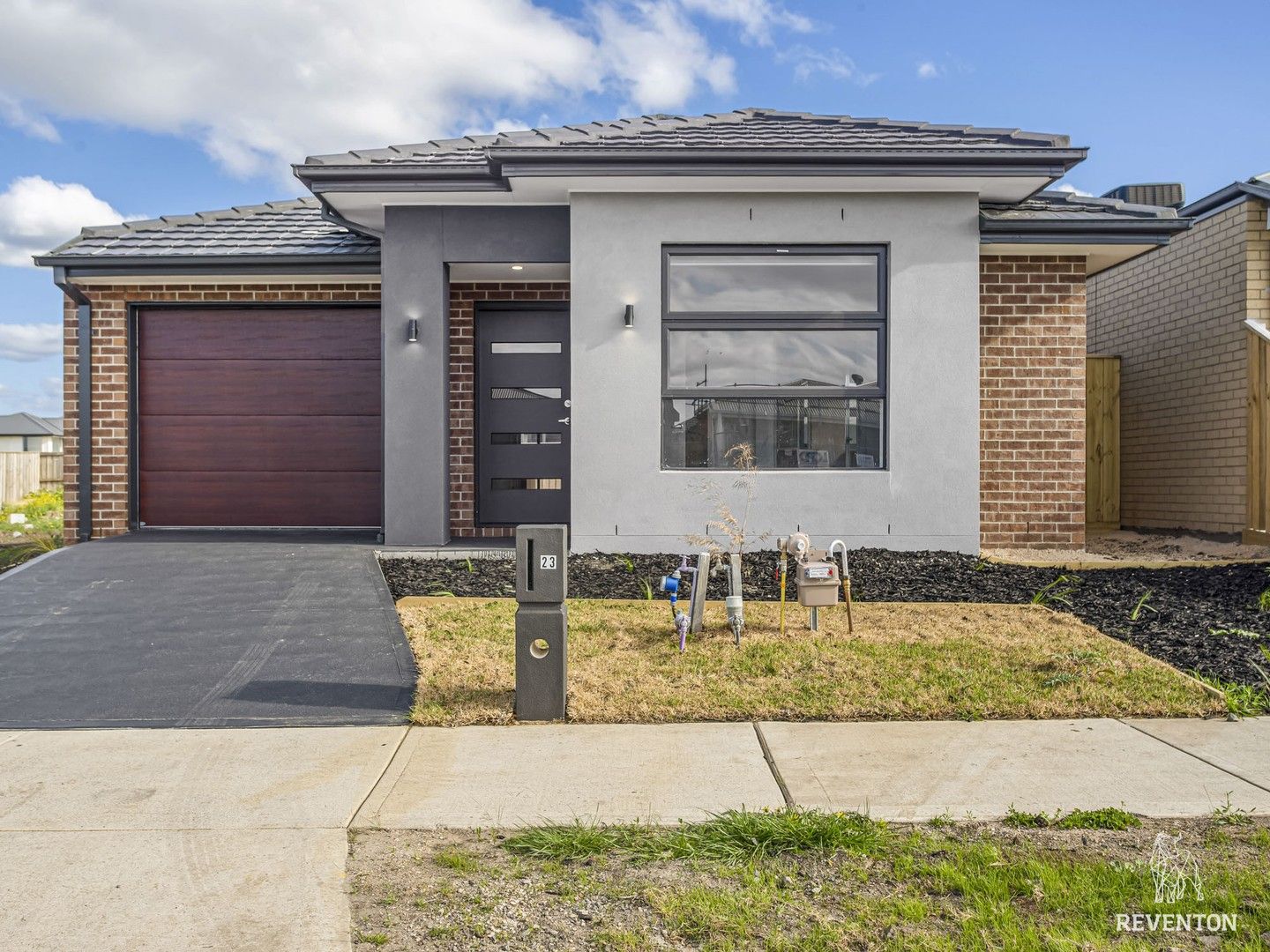 4 bedrooms House in 23 Foreshores Dr DONNYBROOK VIC, 3064