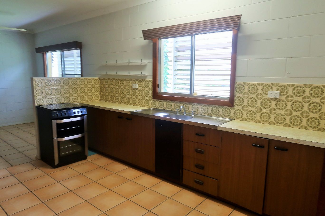 11 Porter Promenade, Mission Beach QLD 4852 House For Rent 450