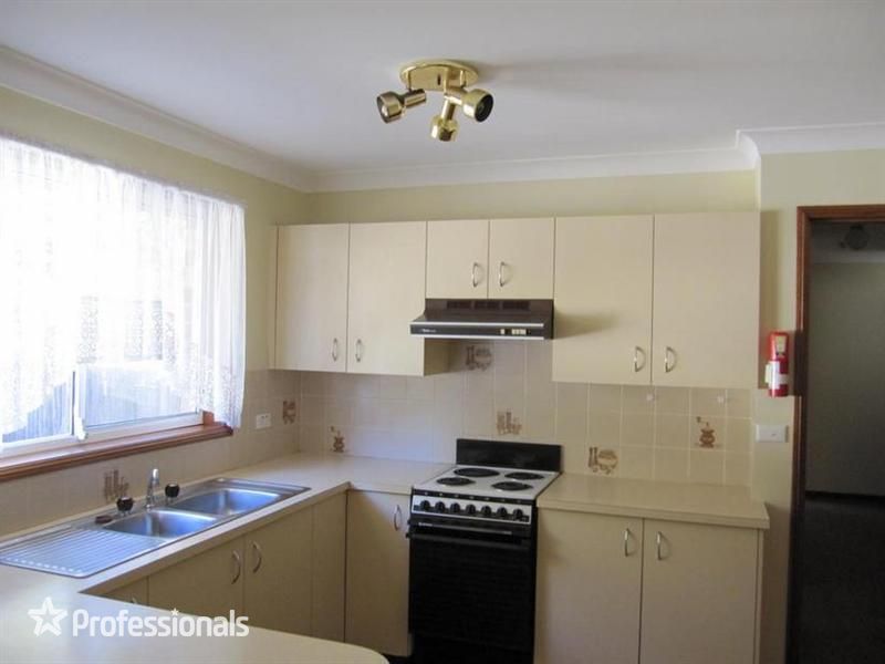 3 bedrooms House in 18 Maybern Close NORTH NOWRA NSW, 2541