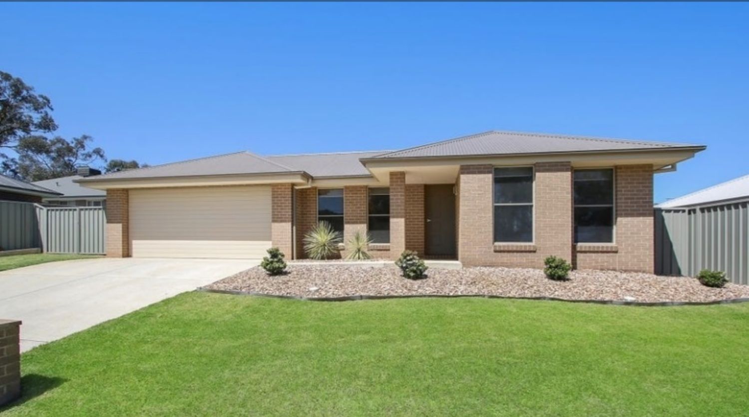 4 bedrooms House in 54 Osprey Street THURGOONA NSW, 2640